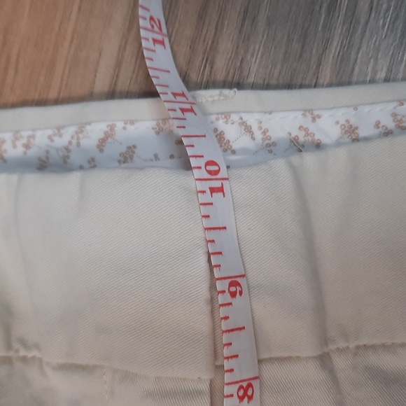 LOFT Cream Flat Front Khaki Shorts Size 10 - Picture 3 of 4